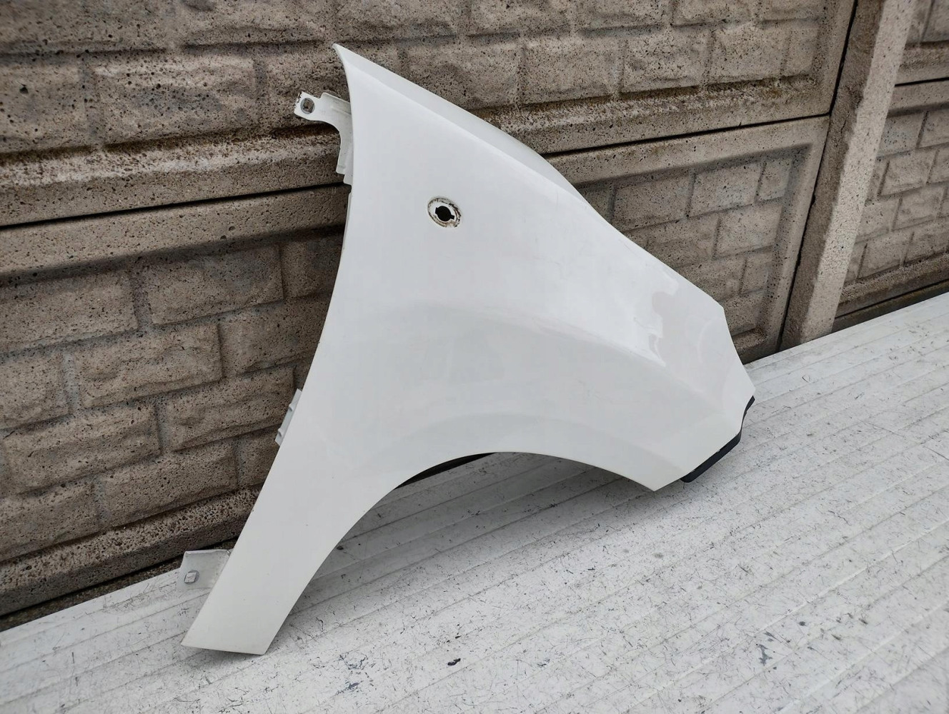FIAT 500L BŁOTNIK PRZEDNI PRAWY - (15903833826)