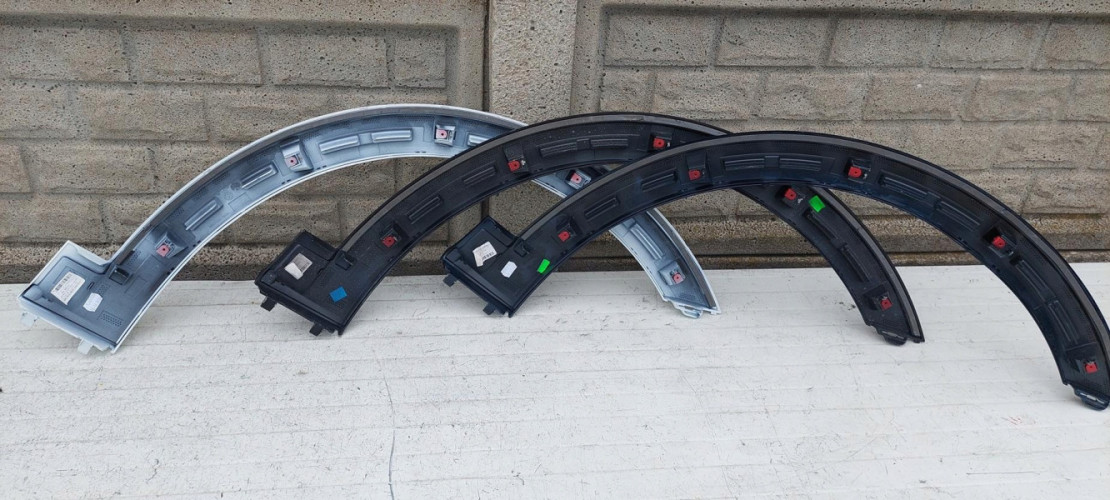 PORSCHE CAYENNE III 9Y0 GTS listwa lewa - (15915645977)