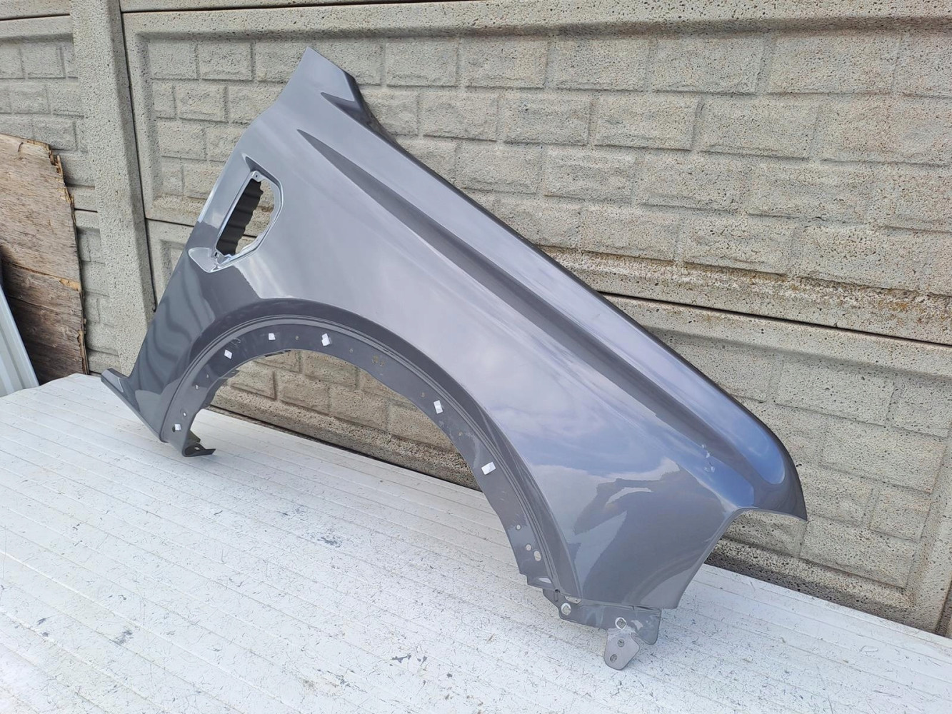 FORD EVEREST IV 22- BŁOTNIK PRAWY PRZEDNI - (15916718980)