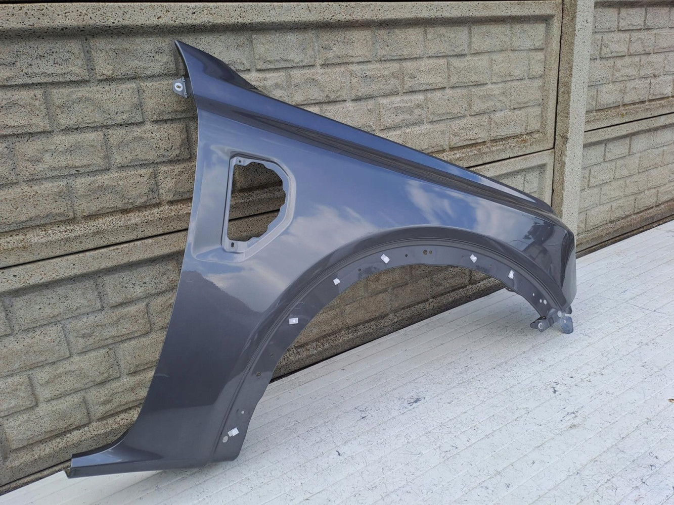 FORD EVEREST IV 22- BŁOTNIK PRAWY PRZEDNI - (15916718980)