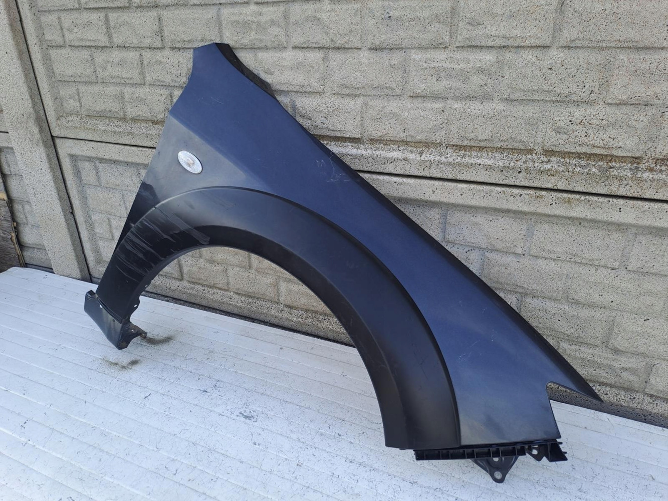 SUBARU IMPREZA XV GH BŁOTNIK PRZEDNI PRAWY - (15958925822)