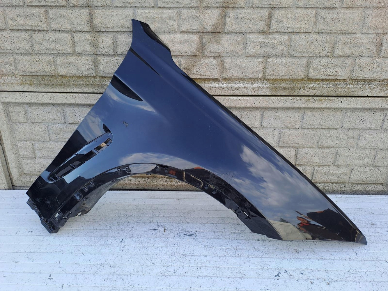 BMW X6 F16 BŁOTNIK PRZEDNI PRAWY - (15966989032)