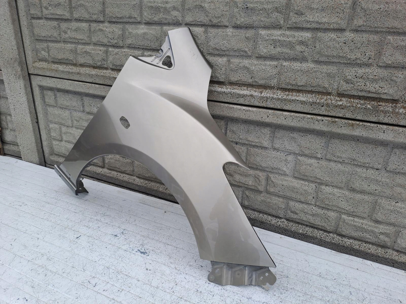 MAZDA 2 II 2007-2015 BŁOTNIK PRAWY PRZEDNI - (16018546914)
