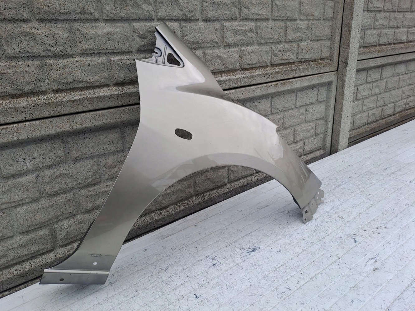 MAZDA 2 II 2007-2015 BŁOTNIK PRAWY PRZEDNI - (16018546914)