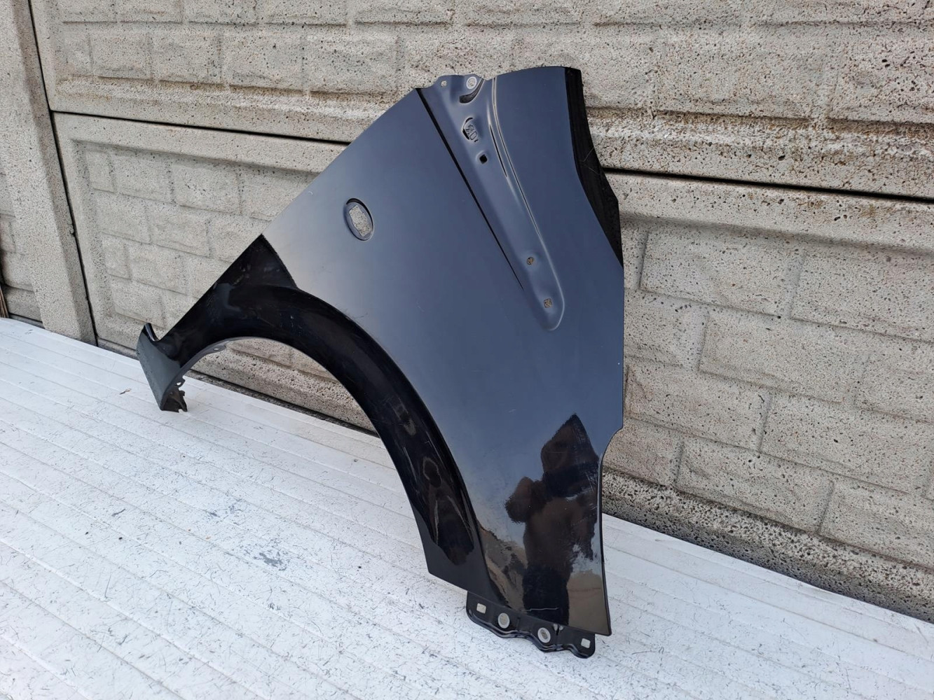 PEUGEOT 108 2014-2021 BŁOTNIK PRAWY PRZEDNI - (16026734220)