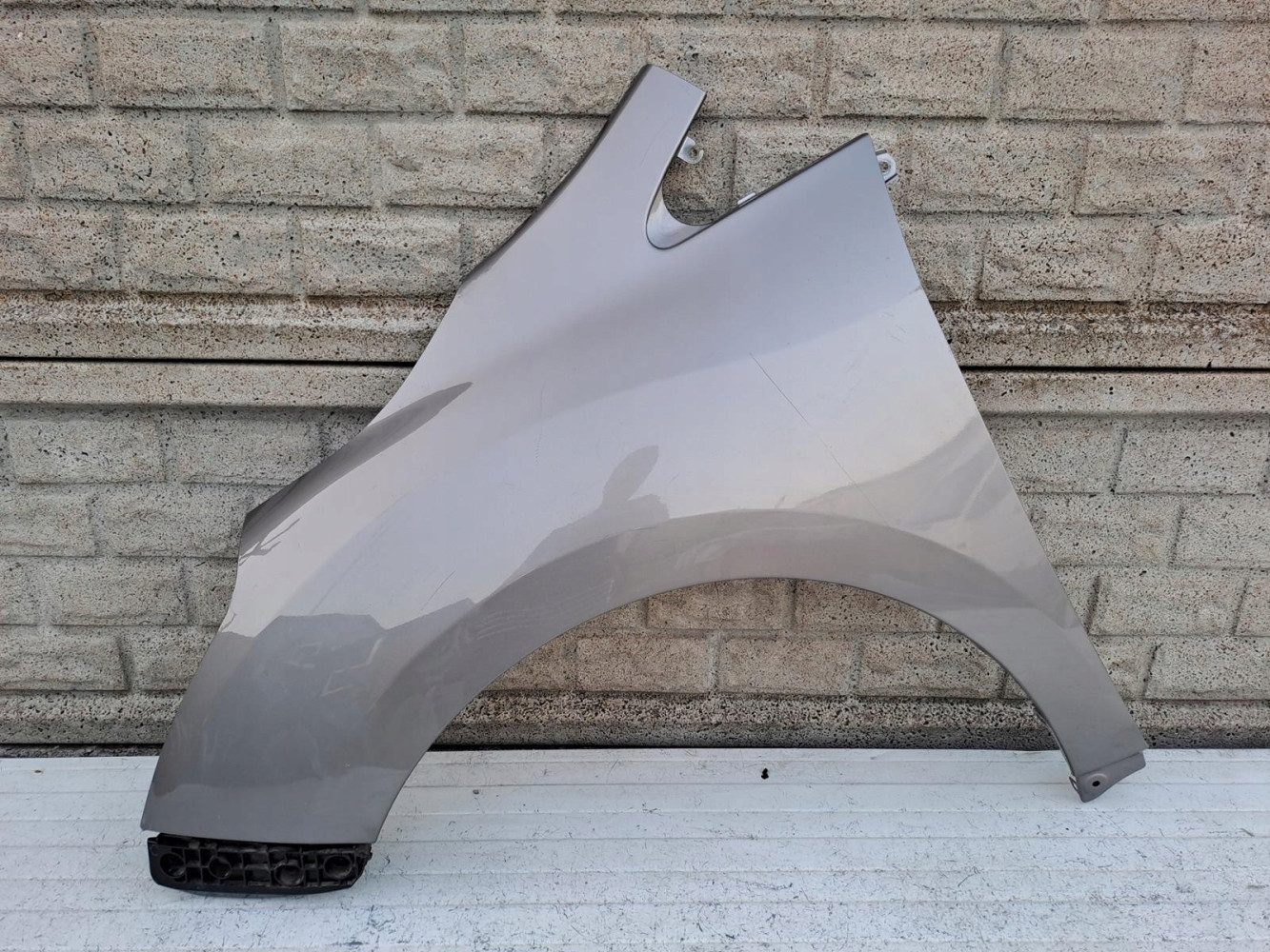 TOYOTA VERSO LIFT BŁOTNIK PRZEDNI LEWY - (16107854369)