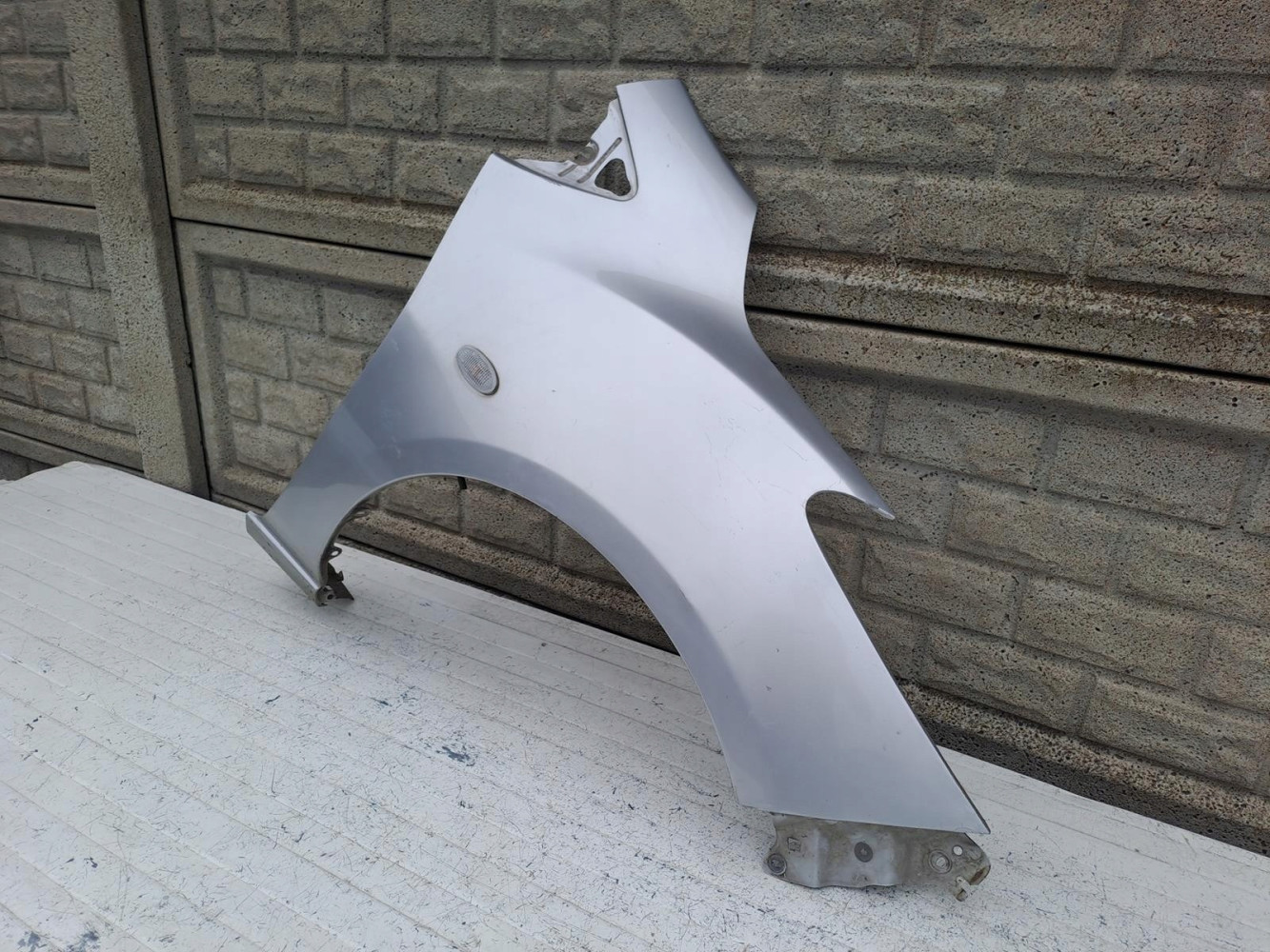 MAZDA 2 II 2007-2015 BŁOTNIK PRAWY PRZEDNI - (16153905048)