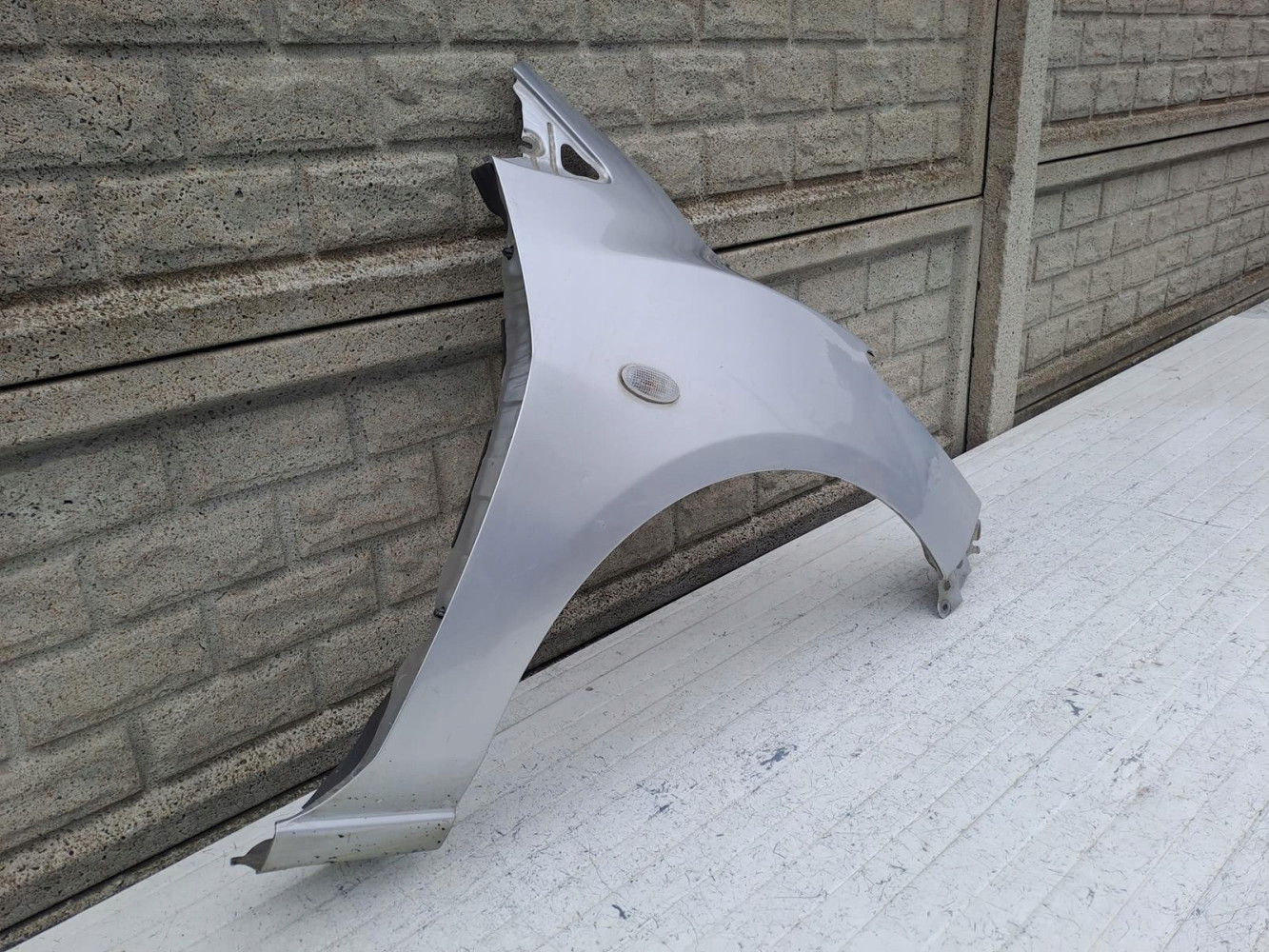 MAZDA 2 II 2007-2015 BŁOTNIK PRAWY PRZEDNI - (16153905048)