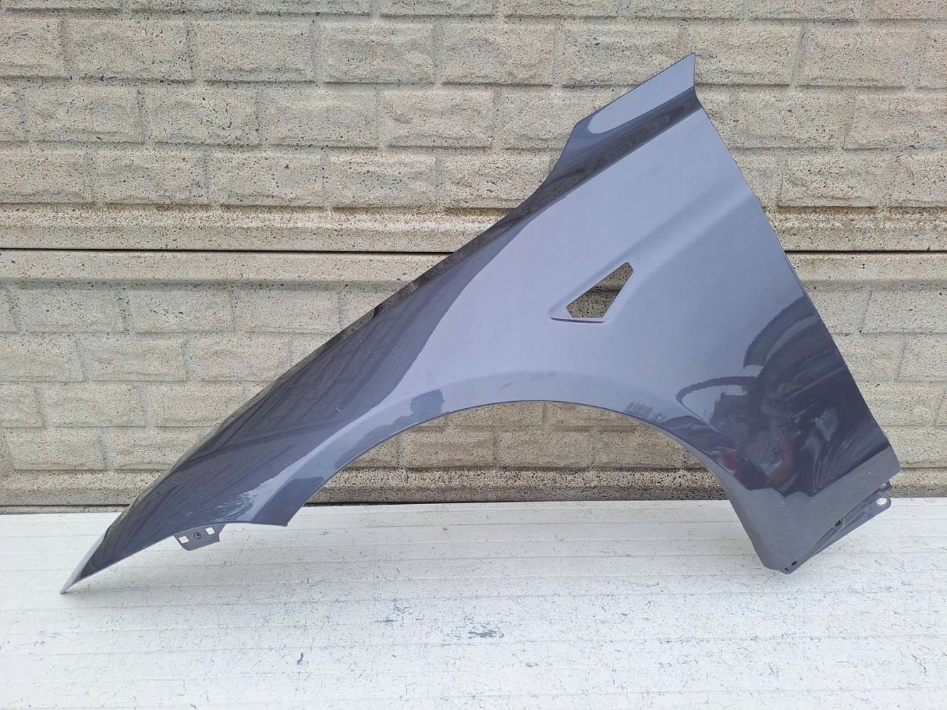 TESLA MODEL S PLAID BŁOTNIK LEWY PRZEDNI - (16153931425)