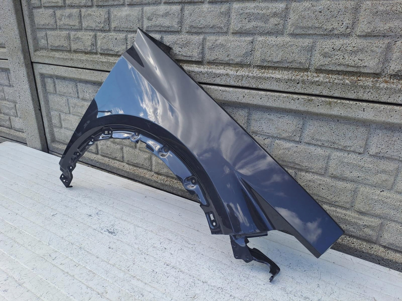 PEUGEOT 408 23-24 BŁOTNIK PRAWY PRZEDNI - (16162391557)