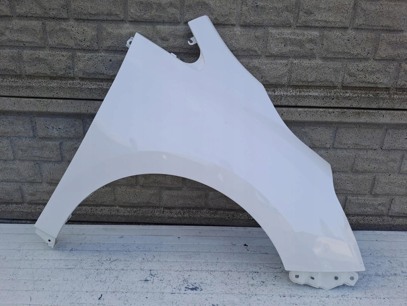 TOYOTA VERSO LIFT BŁOTNIK PRZEDNI PRAWY - (16197882794)