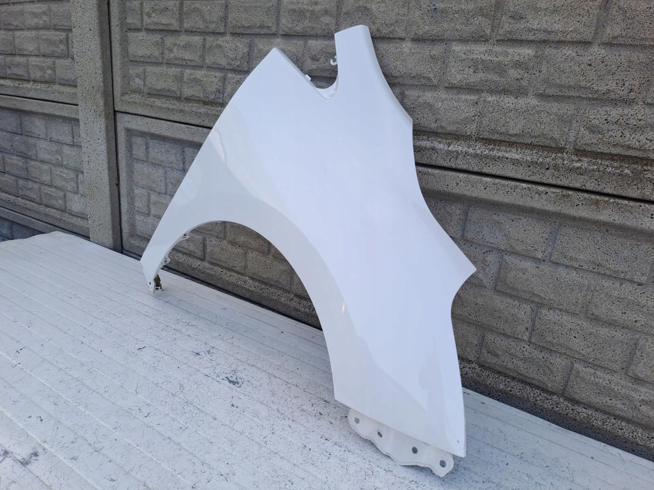 TOYOTA VERSO LIFT BŁOTNIK PRZEDNI PRAWY - (16197882794)