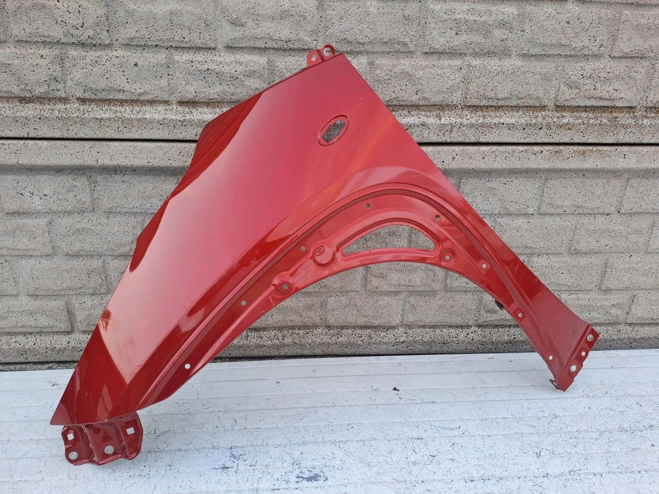 BŁOTNIK LEWY PRZÓD TOYOTA AYGO X 22-24 - (16205941183)