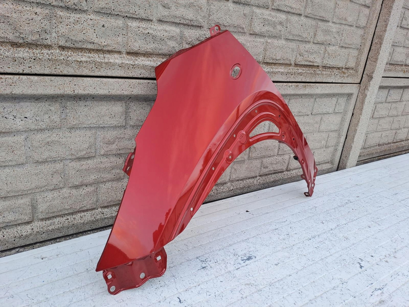 BŁOTNIK LEWY PRZÓD TOYOTA AYGO X 22-24 - (16205941183)