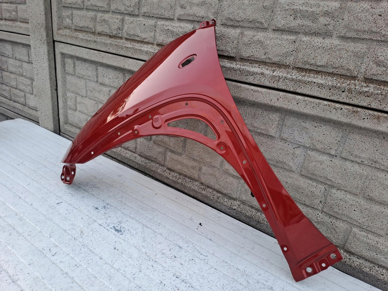 BŁOTNIK LEWY PRZÓD TOYOTA AYGO X 22-24 - (16205941183)