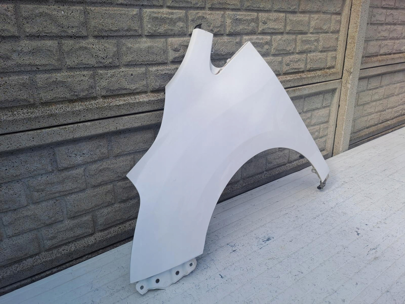 TOYOTA VERSO LIFT BŁOTNIK PRZEDNI LEWY - (16205948187)