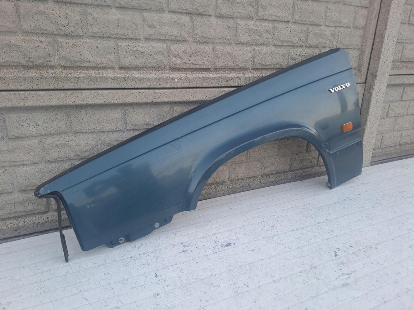 VOLVO 740 VOLVO 760 1984-92 BŁOTNIK PRZEDNI LEWY - (16267455105)