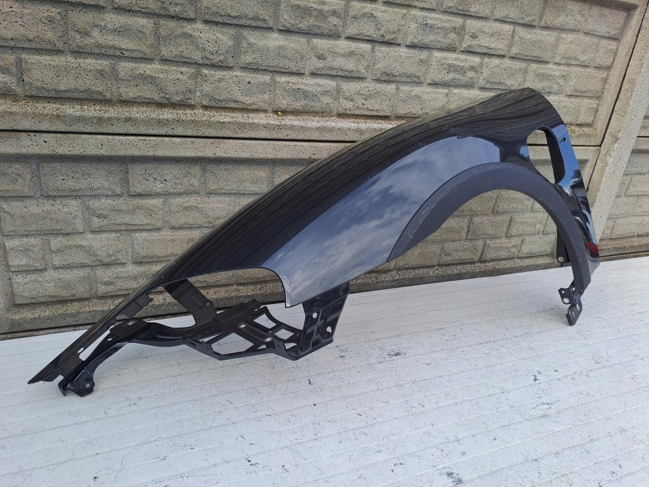 PORSCHE TAYCAN 9J1 9 J BŁOTNIK PRZEDNI LEWY - (16332887707)