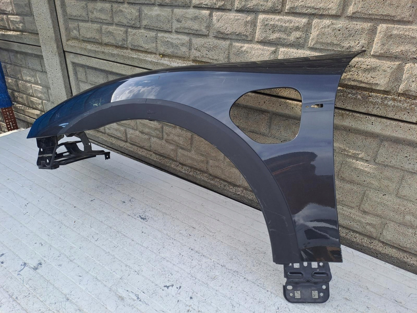 PORSCHE TAYCAN 9J1 9 J BŁOTNIK PRZEDNI LEWY - (16332887707)