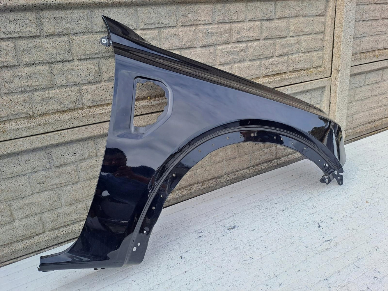 FORD RANGER FORD EVEREST 22- BŁOTNIK PRAWY PRZEDNI - (16333112315)