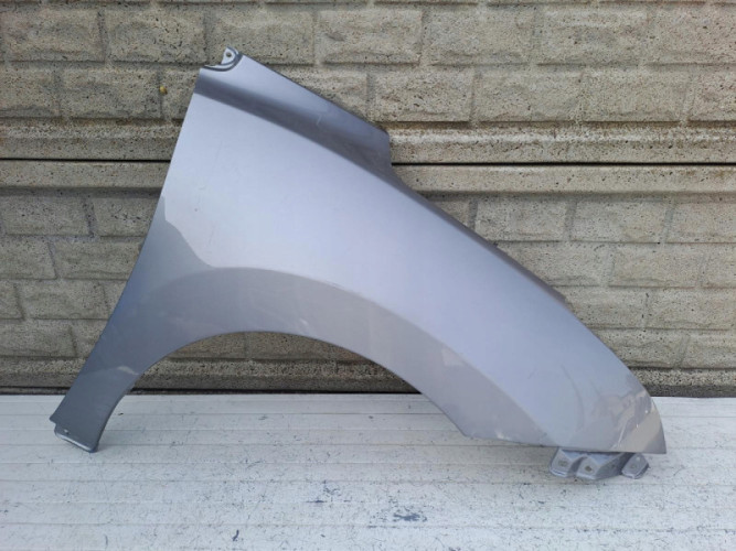 SUZUKI BALENO II 15-22 BŁOTNIK PRAWY PRZEDNI - (16353191277)