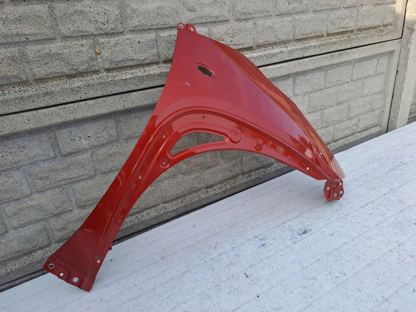BŁOTNIK PRAWY PRZÓD TOYOTA AYGO X 22-24 - (16353304517)
