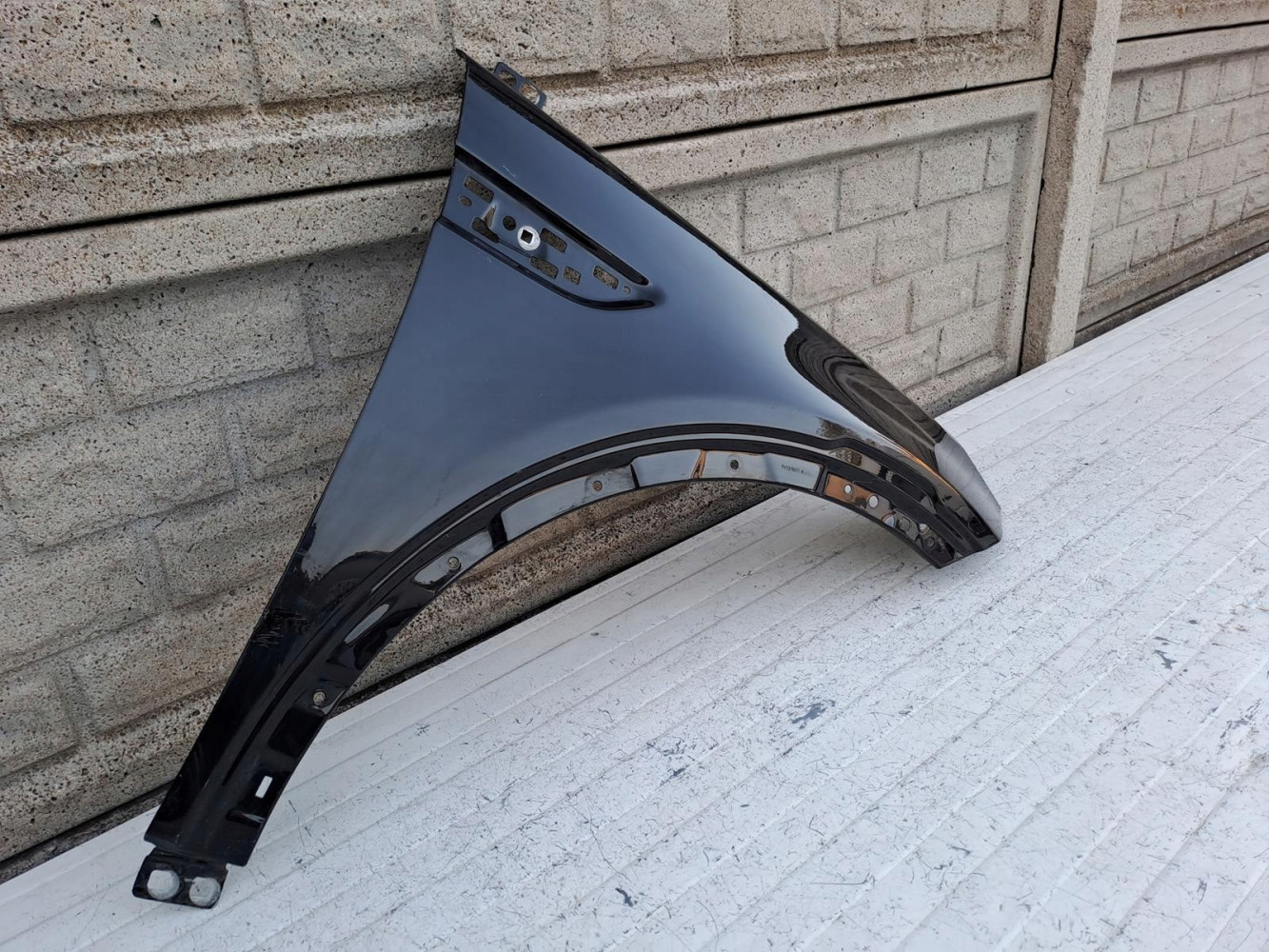 LAND ROVER DISCOVERY SPORT BŁOTNIK PRZEDNI PRAWY - (16378480116)