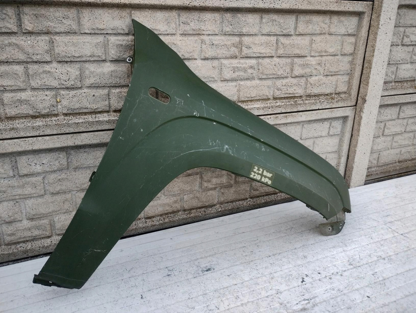 VW AMAROK 2H0 2012-2020 BŁOTNIK PRZEDNI PRAWY - (16407596213)