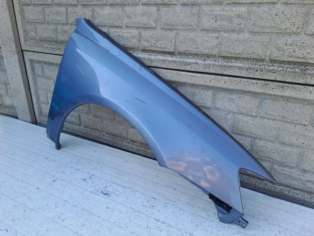 SUBARU LEGACY IV 03-09 BŁOTNIK PRZEDNI PRAWY - (16431230372)