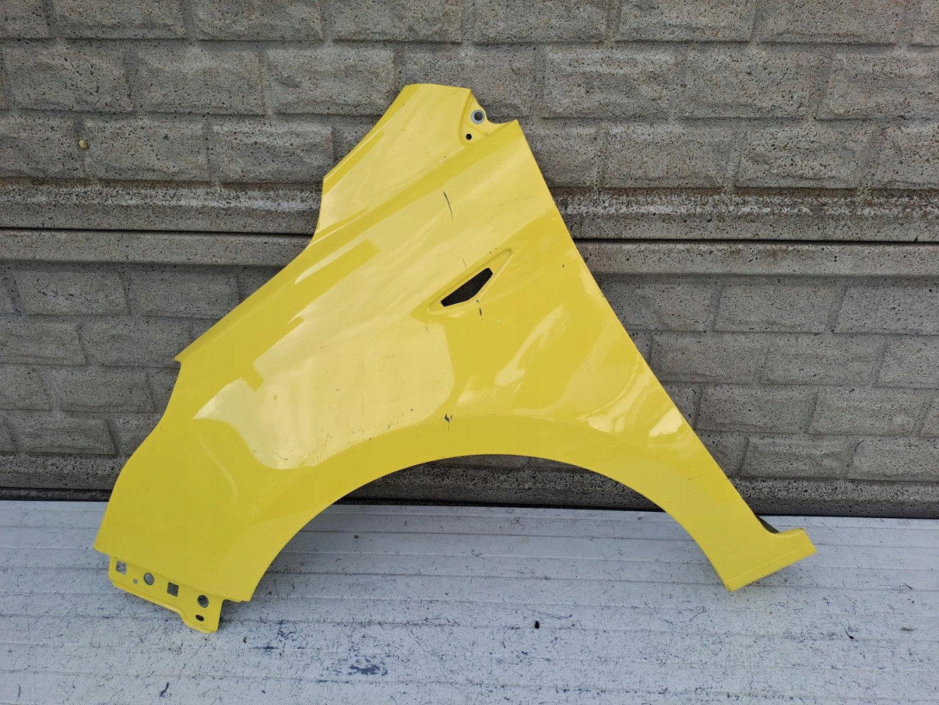 FORD KA+ PLUS MK3 III 16-24 BŁOTNIK PRZEDNI LEWY - (16477763430)
