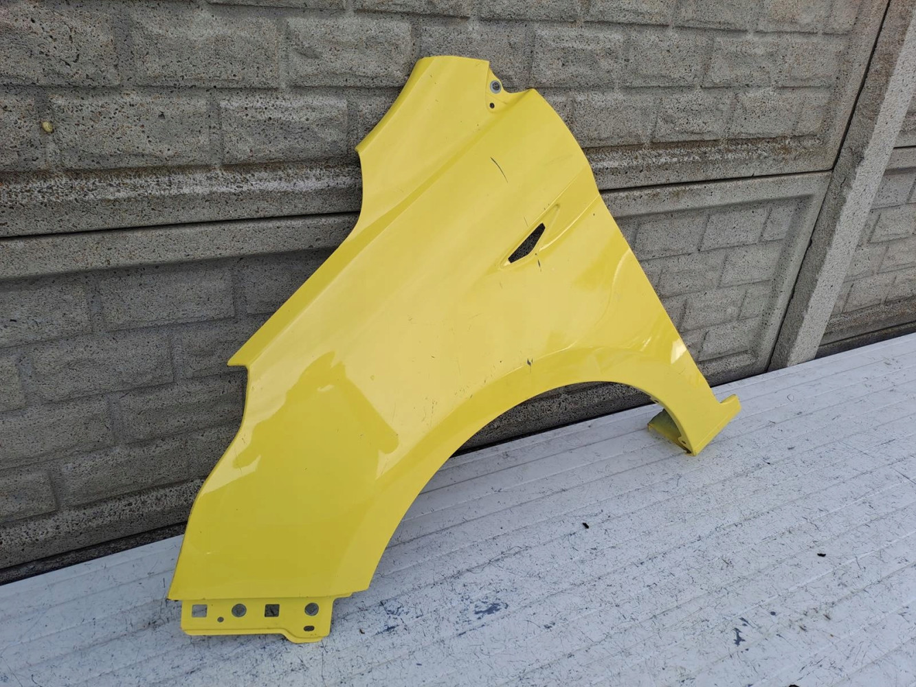 FORD KA+ PLUS MK3 III 16-24 BŁOTNIK PRZEDNI LEWY - (16477763430)