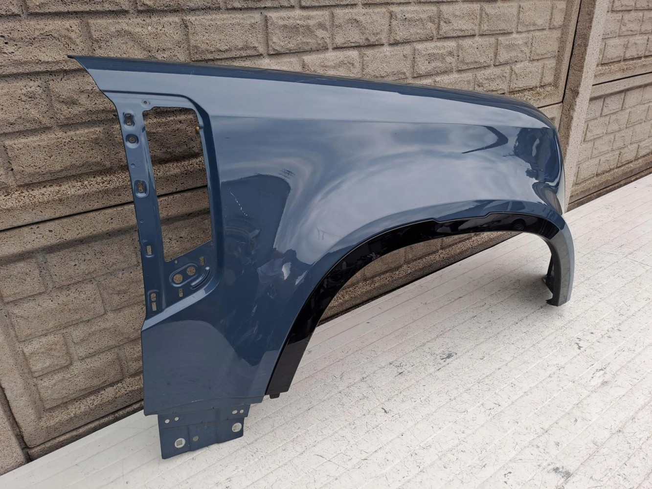 LAND ROVER DEFENDER 20- BŁOTNIK PRAWY PRZEDNI - (16478334840)
