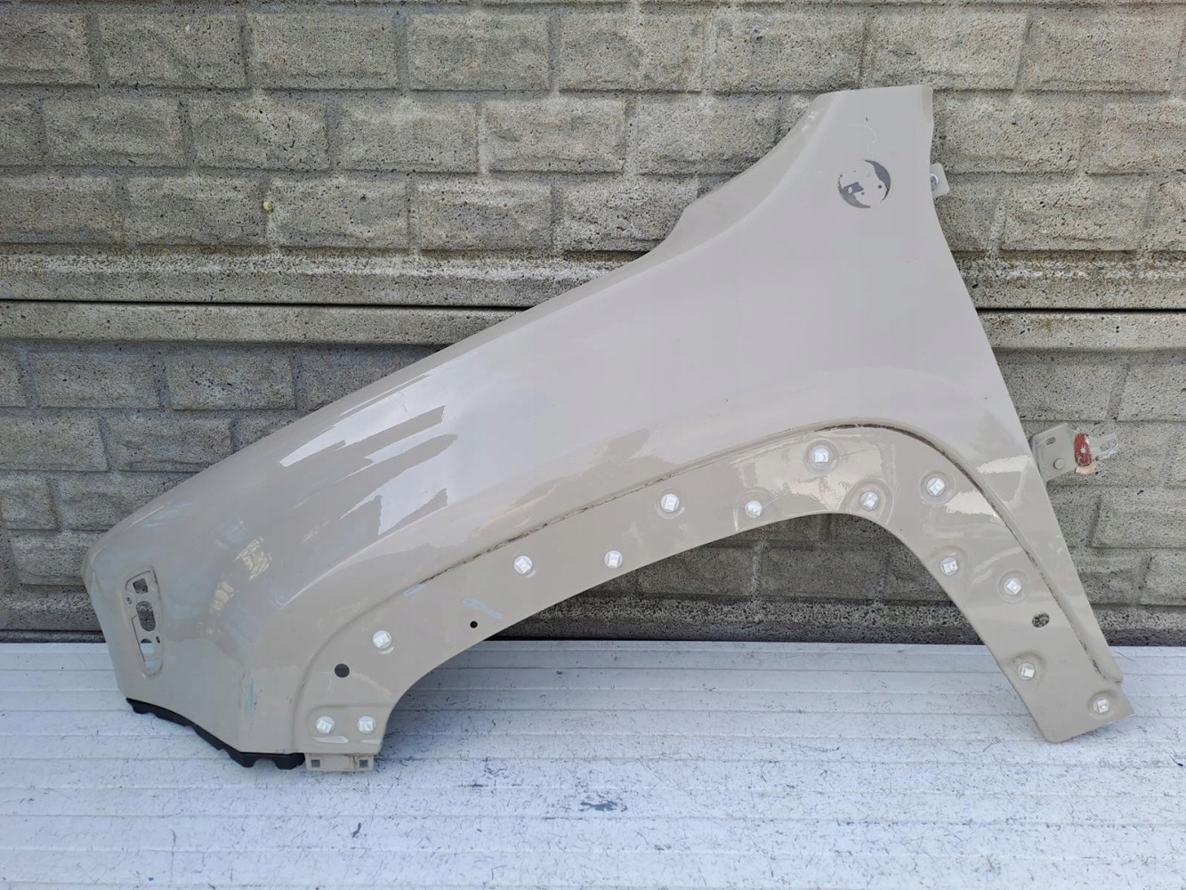 JEEP RENEGADE 14 - 24 BŁOTNIK PRZEDNI LEWY - (16508696585)