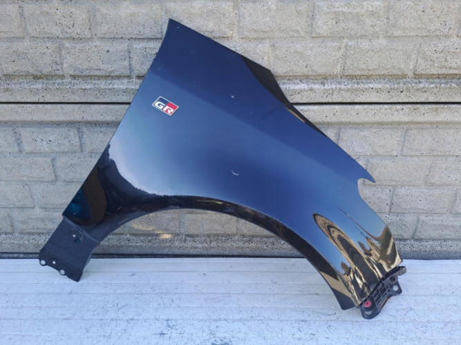 TOYOTA GR YARIS BŁOTNIK PRZEDNI PRAWY - (16557653924)
