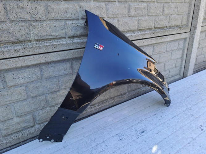 TOYOTA GR YARIS BŁOTNIK PRZEDNI PRAWY - (16557653924)