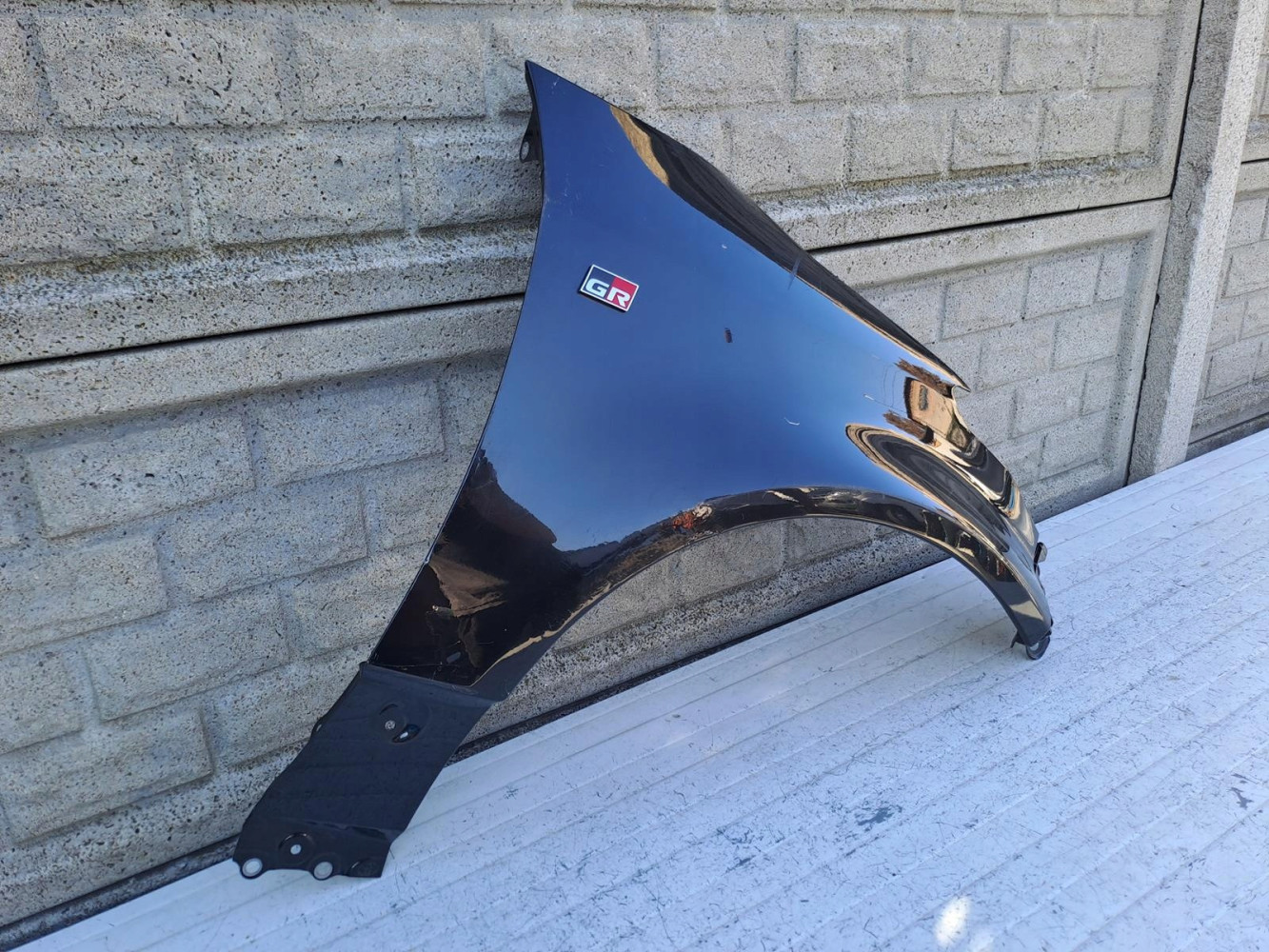 TOYOTA GR YARIS BŁOTNIK PRZEDNI PRAWY - (16557653924)