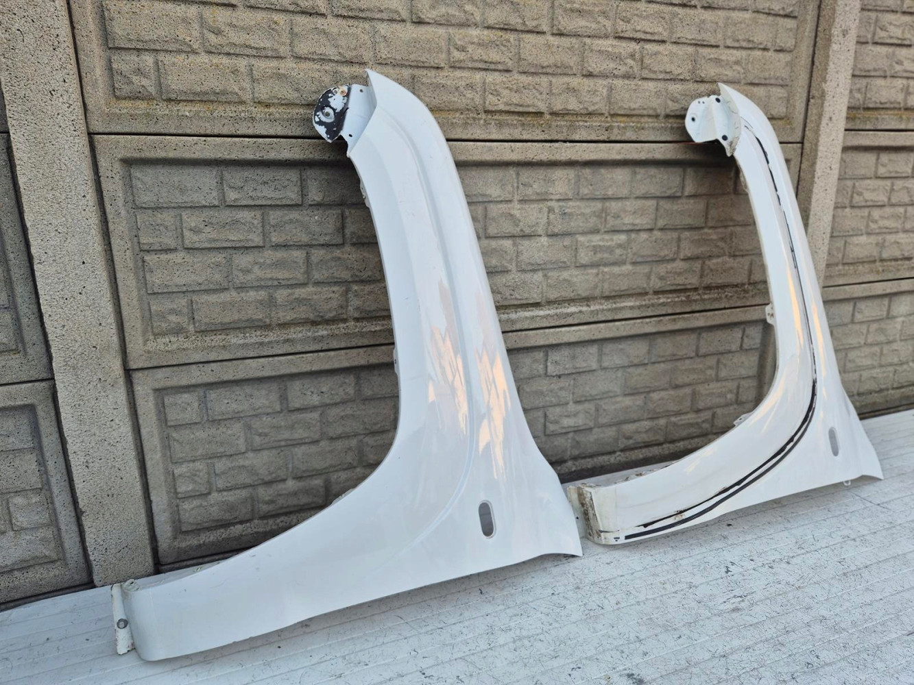 VW AMAROK 2H0 2012-202 BŁOTNIK LEWY PRZEDNI - (16557916365)