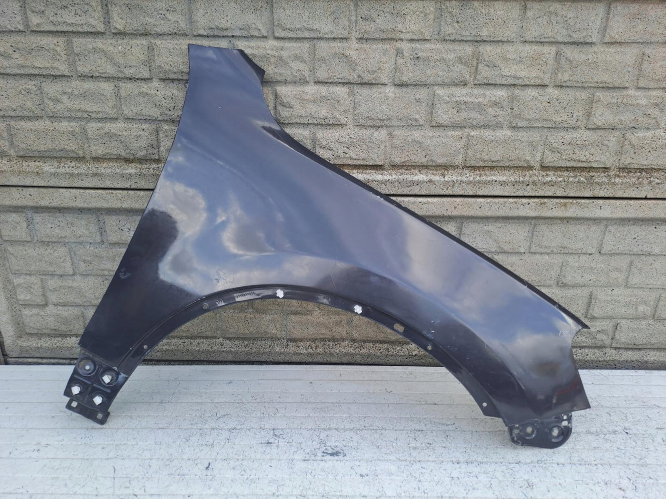 VW TOUAREG 2010-2018 BŁOTNIK PRZEDNI PRAWY - (16570671672)