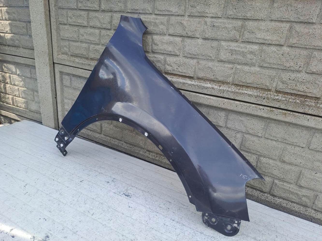 VW TOUAREG 2010-2018 BŁOTNIK PRZEDNI PRAWY - (16570671672)
