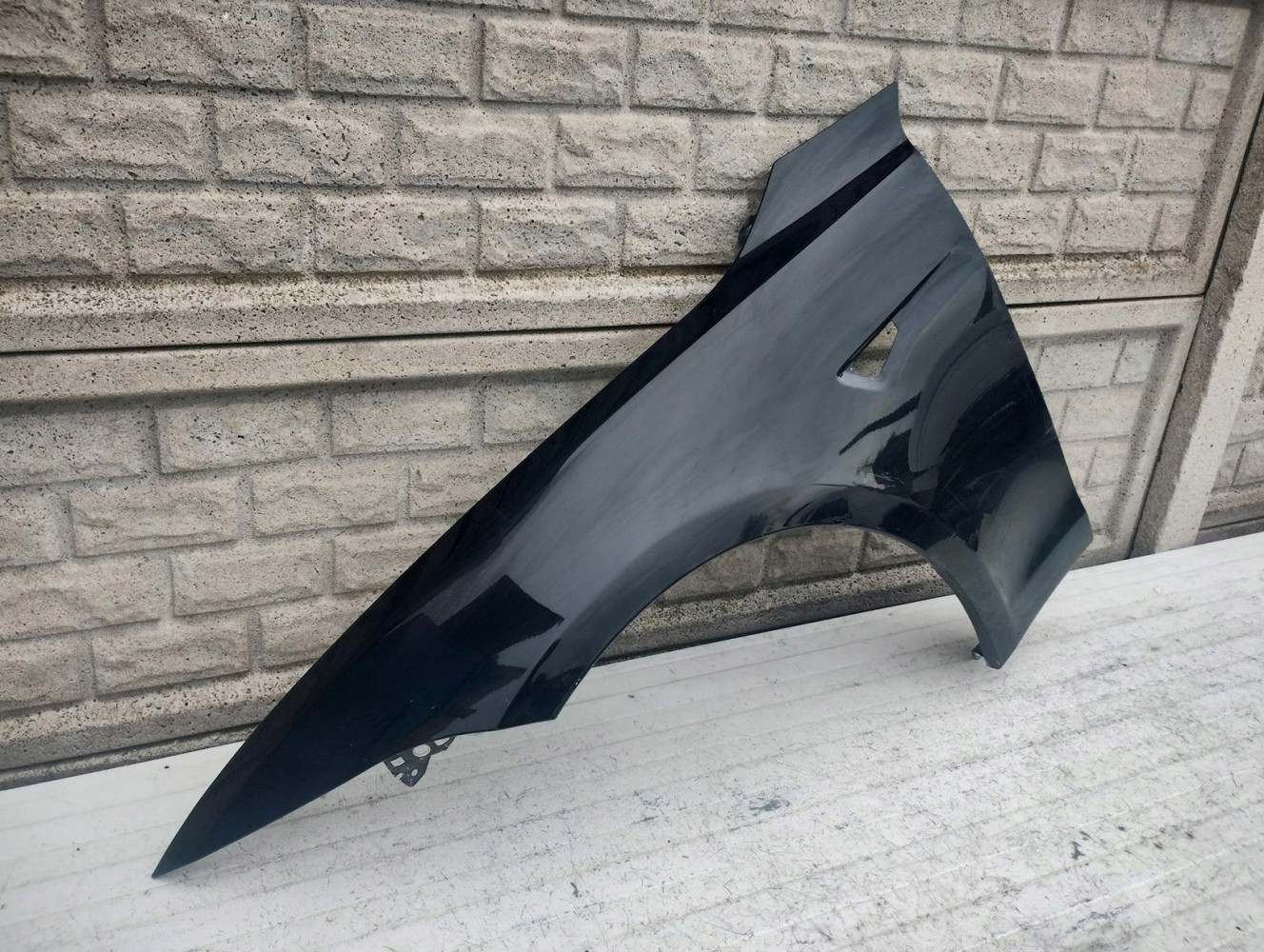TESLA MODEL S BŁOTNIK LEWY PRZEDNI - (16607738467)