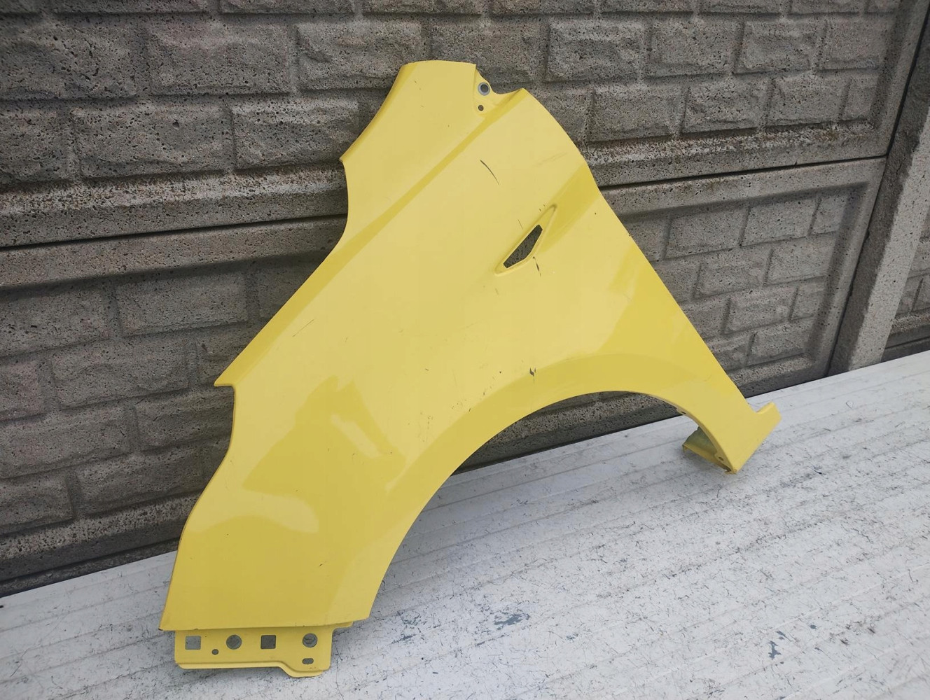 FORD KA+ PLUS MK3 III 16-24 BŁOTNIK PRZEDNI LEWY - (16607793920)