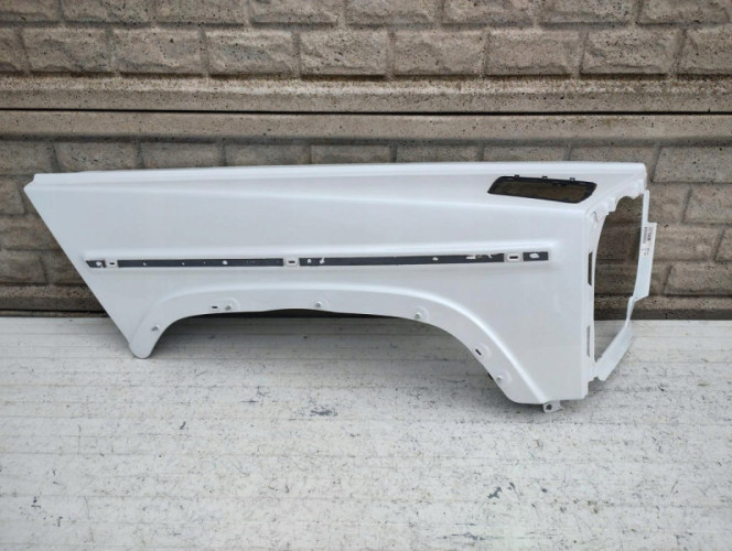 MERCEDES G KLASA W463 W464 BŁOTNIK PRAWY PRZEDNI - (16607935982)