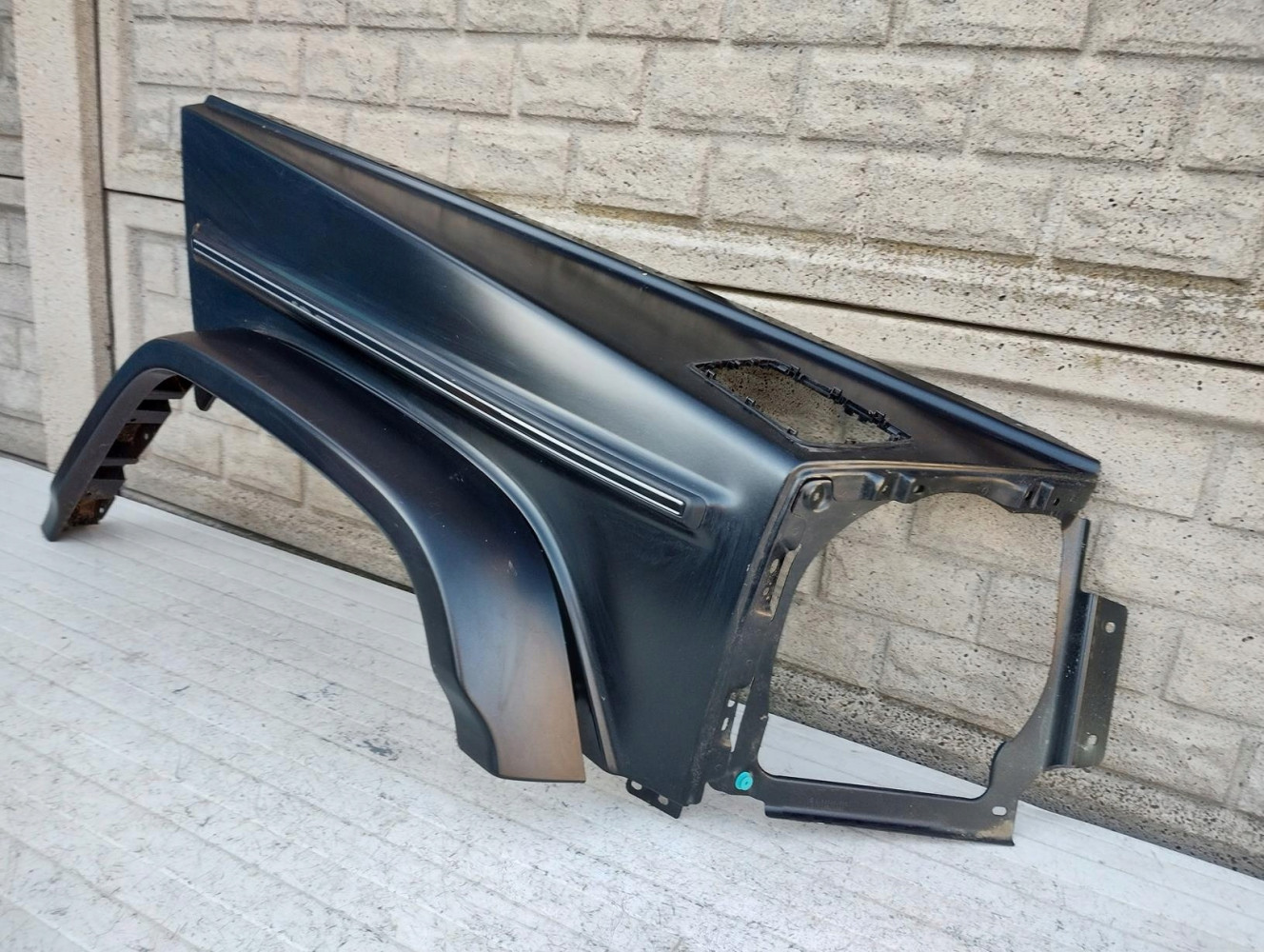 MERCEDES G KLASA W463 W464 BŁOTNIK PRAWY PRZEDNI - (16729873528)
