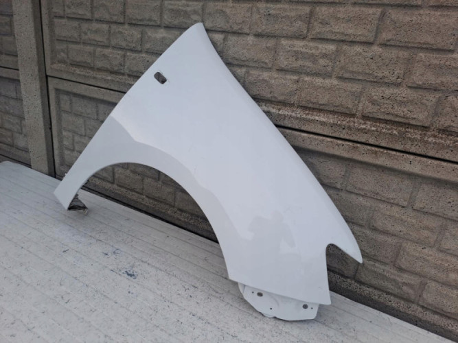 DACIA SANDERO LOGAN 13-20 BŁOTNIK PRZEDNI PRAWY - (16737208600)