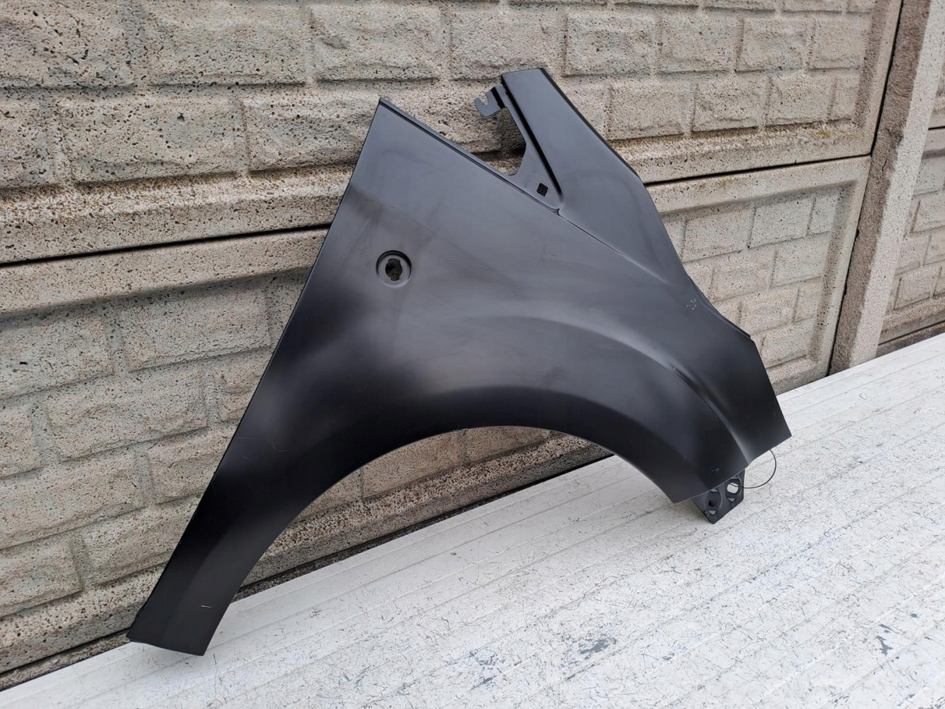 FORD TOURNEO COURIER 14-20 BŁOTNIK PRZEDNI PRAWY - (16743354417)