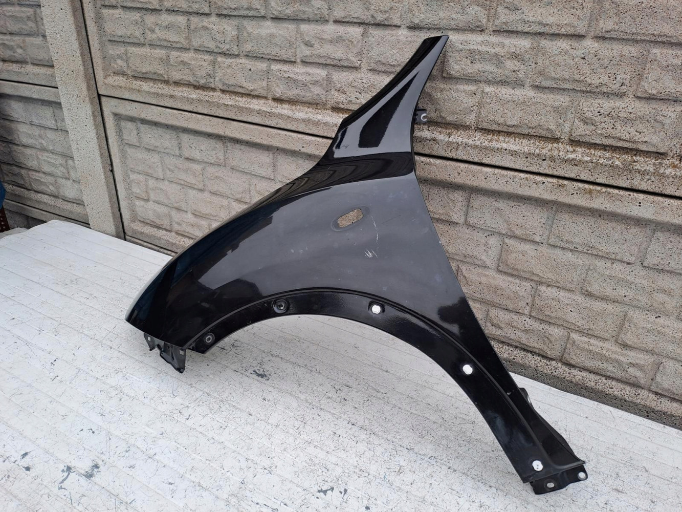 NISSAN JUKE 10-15 BŁOTNIK PRZEDNI LEWY - (16743390561)