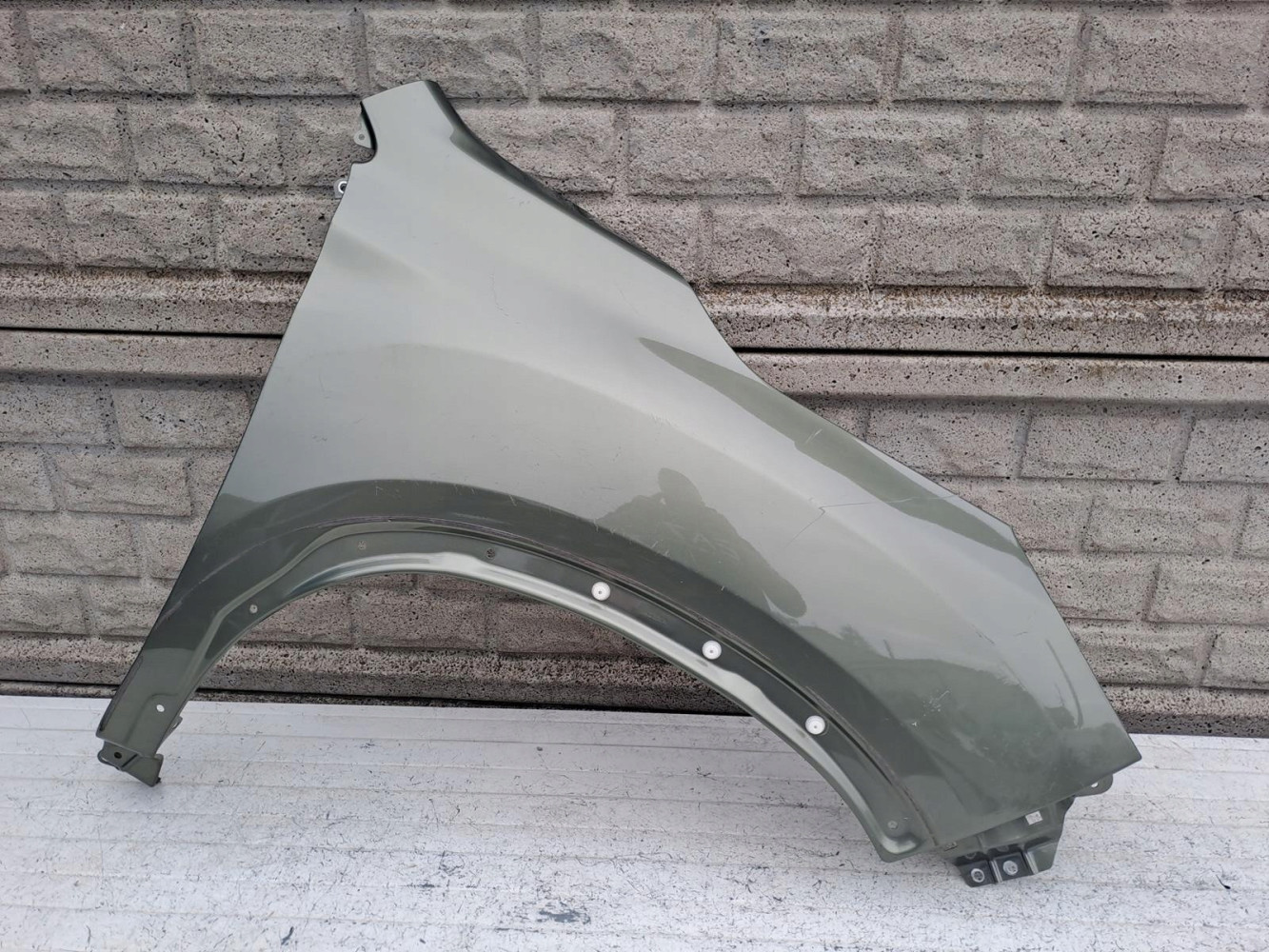 SUBARU FORESTER 18-24 BŁOTNIK PRZEDNI PRAWY - (16743455784)
