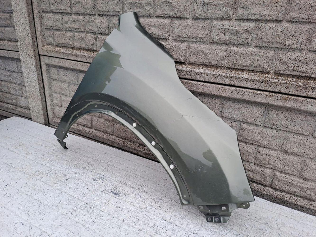 SUBARU FORESTER 18-24 BŁOTNIK PRZEDNI PRAWY - (16743455784)