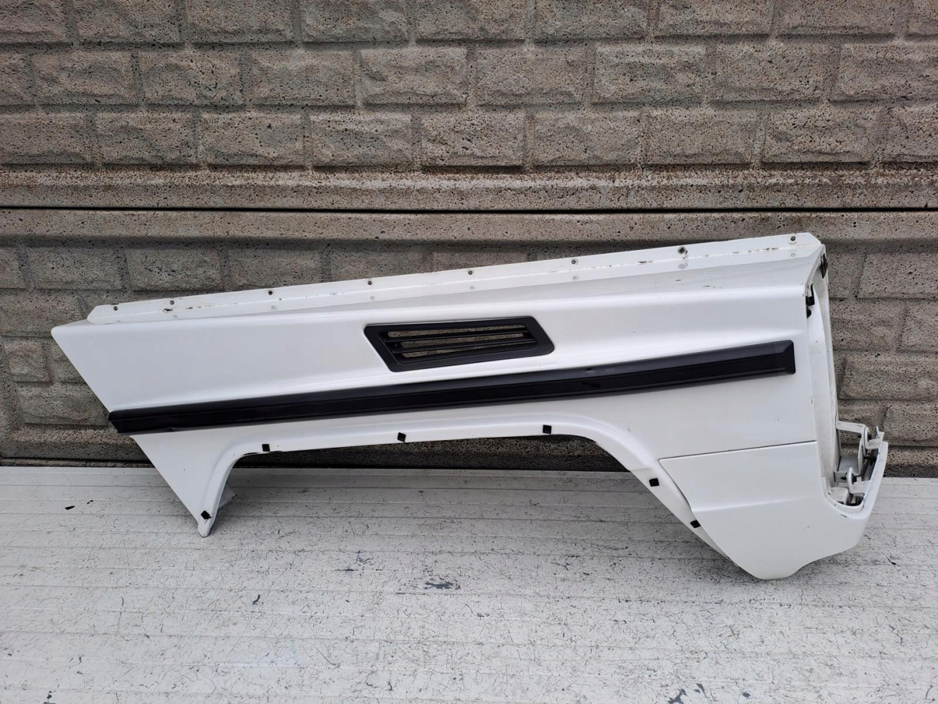 MERCEDES G KLASA W463 BŁOTNIK PRAWY PRZEDNI - (16743573557)