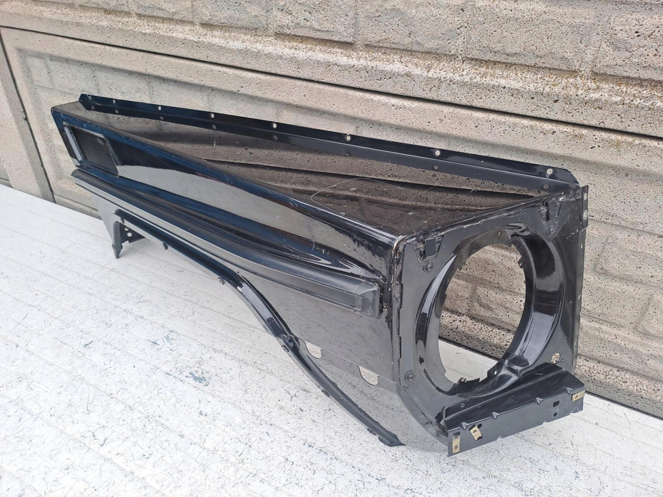 MERCEDES G KLASA W463 BŁOTNIK PRAWY PRZEDNI - (16743582100)